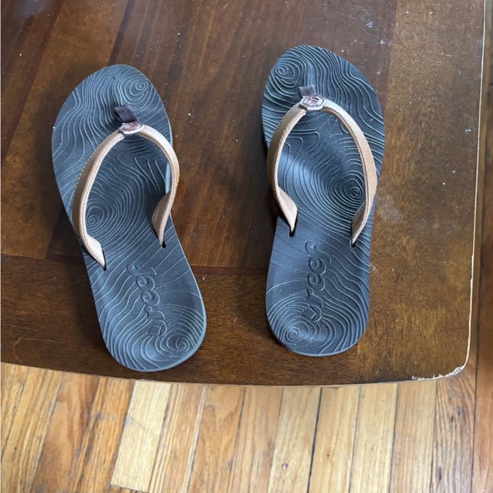 Reef Black and Tan Sandals